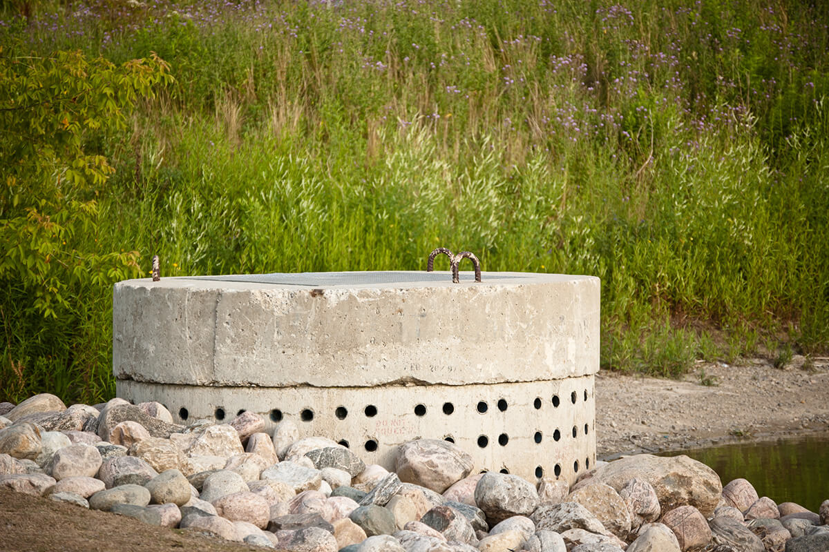 Outlet structure near pond