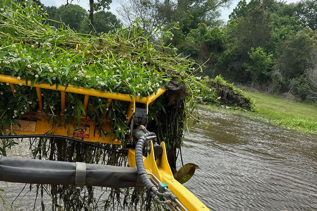 Machine removing pond weeds
